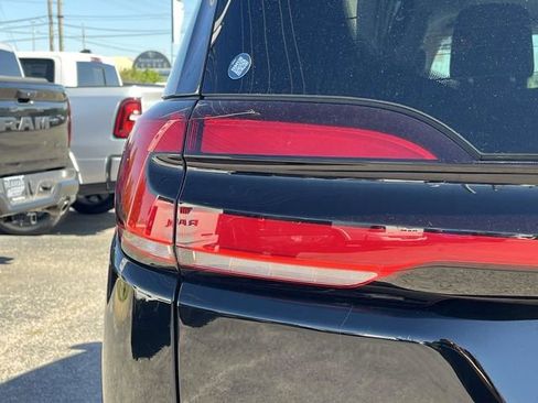 Used 2024 Chrysler Pacifica Touring-L FWD image 10