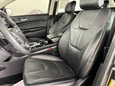 Used 2018 Ford Edge Titanium w/ Ford Safe & Smart Package FWD image 31