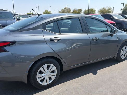 Used 2020 Nissan Versa S FWD image 4