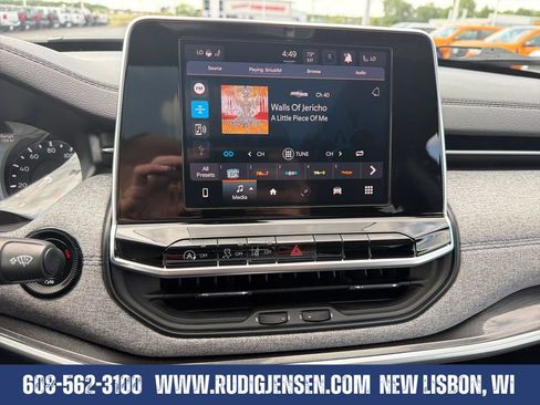 Used 2025 Jeep Compass Latitude w/ Sun & Sound Group AWD/4WD image 18