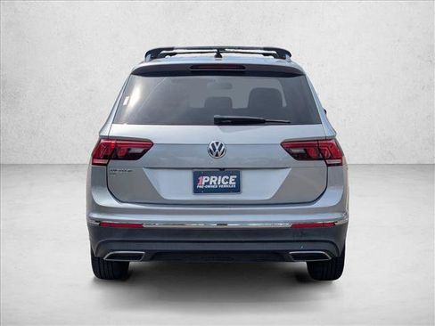 Used 2021 Volkswagen Tiguan SE w/ Panoramic Sunroof Package FWD image 7