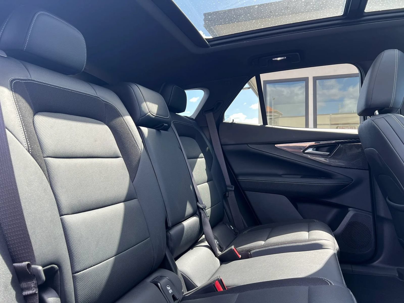 Used 2024 Chevrolet Blazer EV LT AWD/4WD image 34
