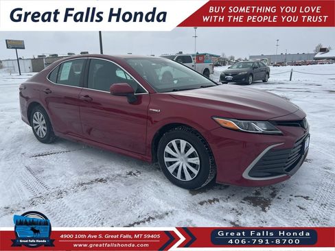 Used 2021 Toyota Camry LE image 1