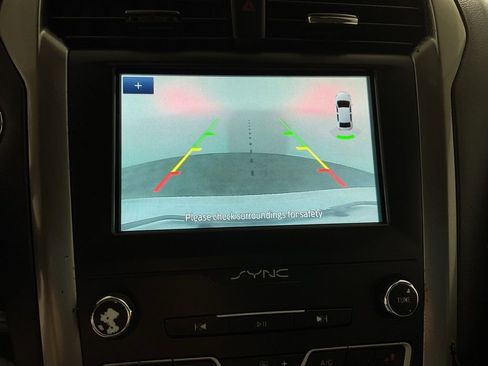 Used 2020 Ford Fusion SE image 3