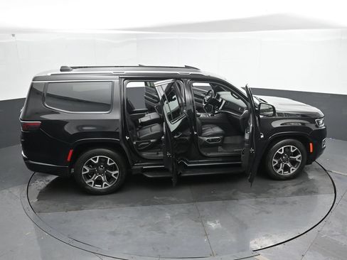 Used 2024 Jeep Wagoneer Series III AWD/4WD image 49