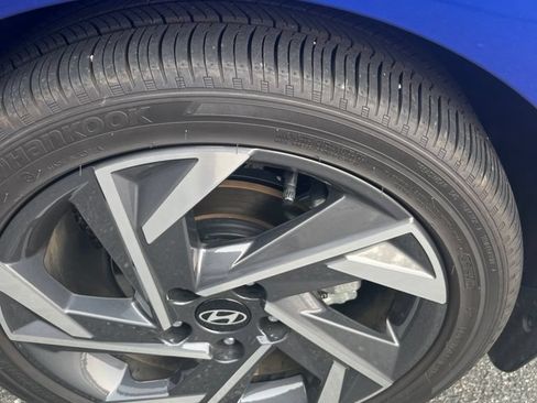 Used 2025 Hyundai Elantra SEL FWD image 8