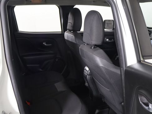 Used 2018 Jeep Renegade Altitude FWD image 25