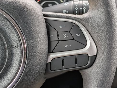 Used 2023 Jeep Renegade Latitude AWD/4WD image 18