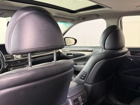 Used 2014 Lexus LS 460 w/ Comfort Package RWD image 19