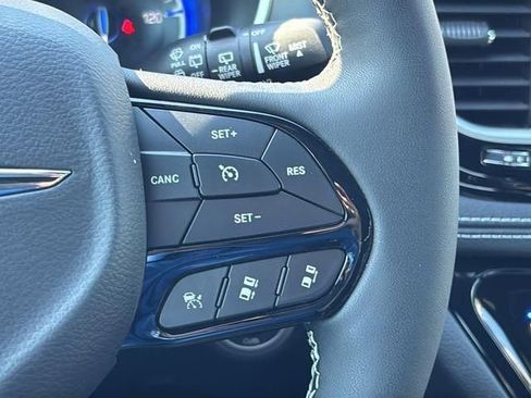 New 2026 Chrysler Pacifica Limited w/ S Appearance Package FWD image 31