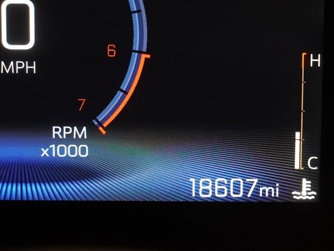 Certified 2025 Chevrolet Trax RS w/ Driver Confidence Package image 4