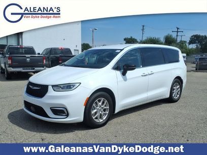 Used 2024 Chrysler Pacifica Touring-L