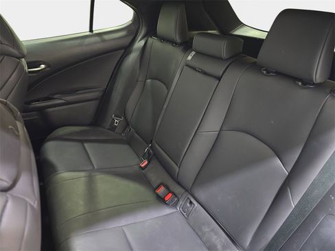 Used 2023 Lexus UX 250h F Sport image 17
