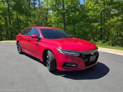 Used 2018 Honda Accord Sport image 2