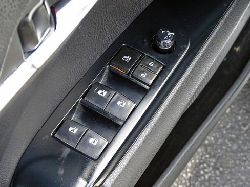 Used 2020 Toyota Camry SE FWD image 29