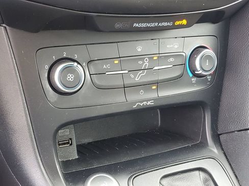 Used 2016 Ford Focus SE FWD image 19