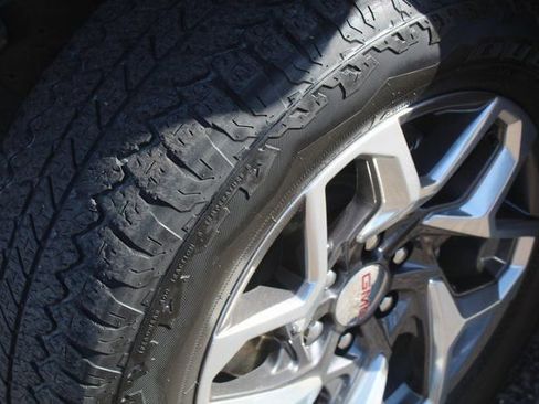 Used 2023 GMC Sierra 1500 SLT image 13