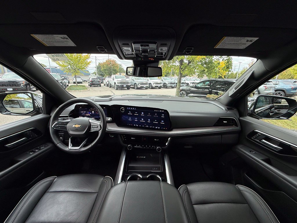 Used 2026 Chevrolet Suburban Premier AWD/4WD image 33
