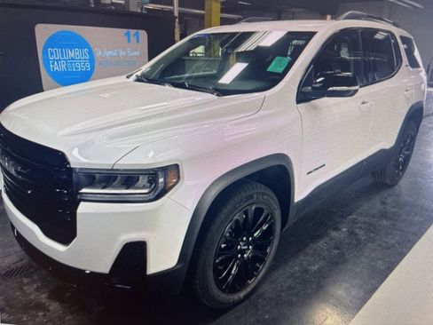 Used 2023 GMC Acadia SLT w/ Elevation Edition image 2