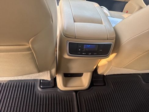 Used 2016 Toyota Highlander Limited image 15