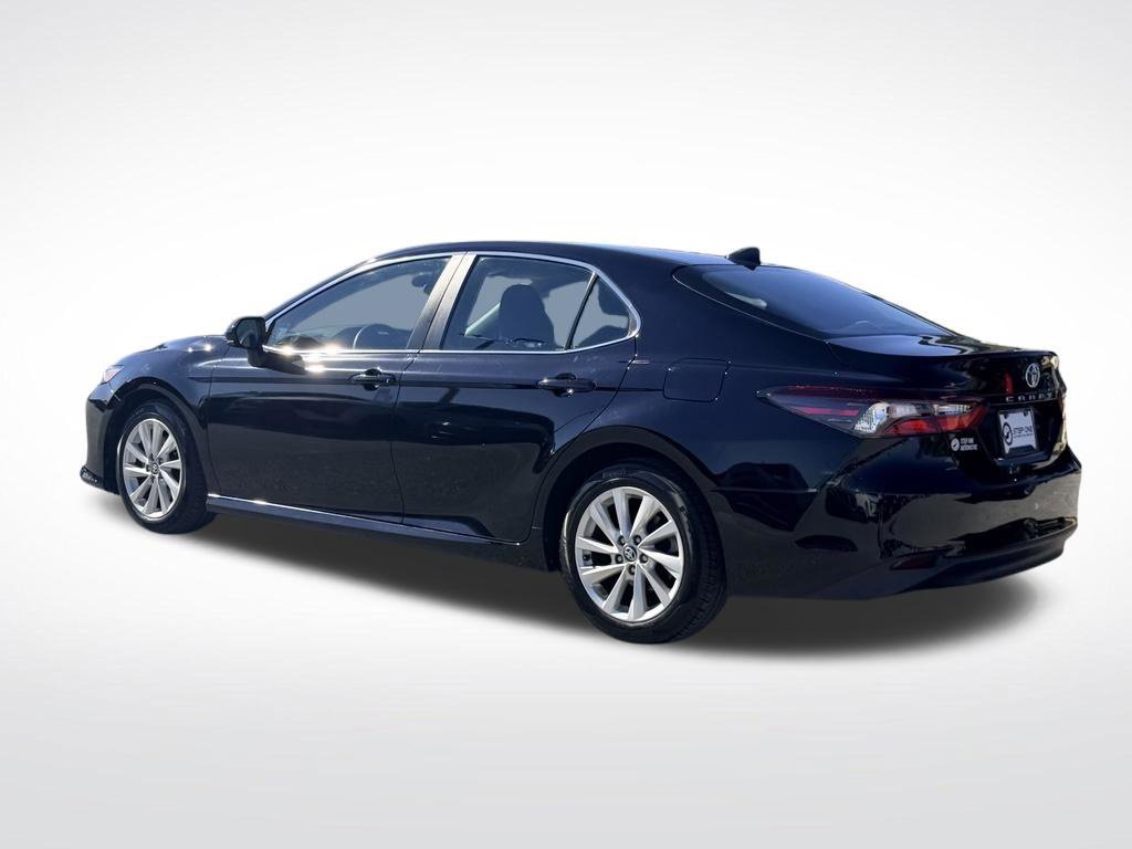 Used 2021 Toyota Camry LE FWD image 4