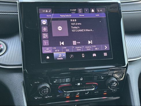 Used 2025 Jeep Grand Cherokee Altitude image 12