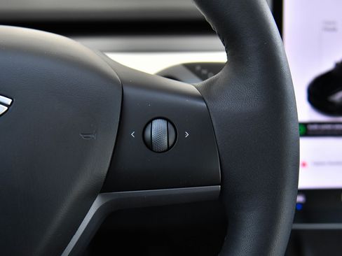 Used 2023 Tesla Model 3 Standard Range RWD image 28