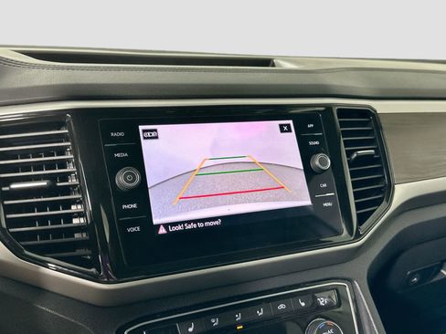 Certified 2022 Volkswagen Atlas SE image 11