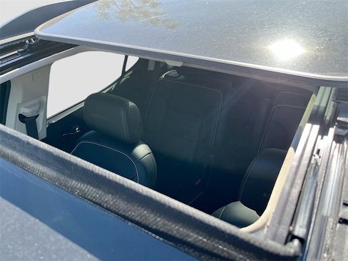 Used 2021 GMC Acadia Denali w/ Denali Technology Package image 22