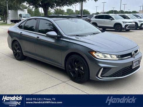 Used 2025 Volkswagen Jetta SE w/ Sunroof Package FWD image 1