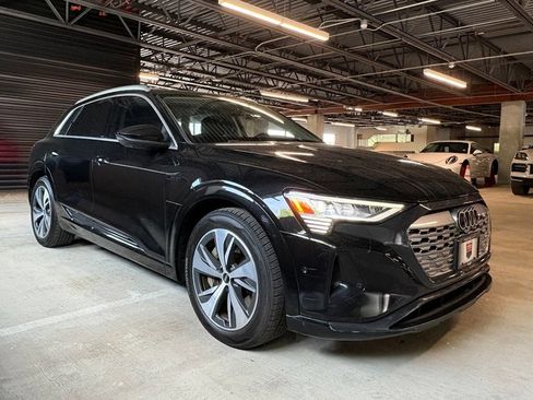 Used 2024 Audi Q8 e-tron Premium Plus w/ Premium Plus Package AWD/4WD image 12