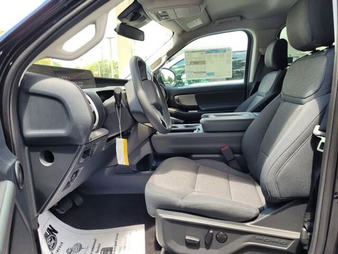 New 2025 Ford Expedition Active image 6