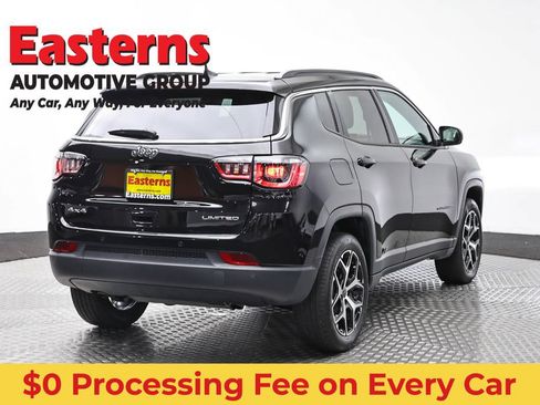 Used 2025 Jeep Compass Limited AWD/4WD image 5