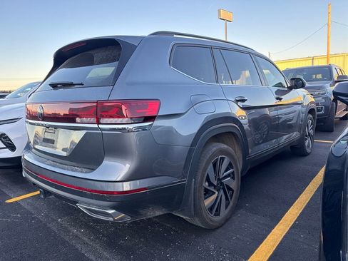 Used 2024 Volkswagen Atlas SE w/ Black Wheel Package FWD image 3