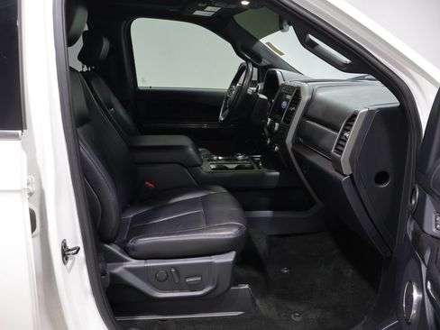 Used 2020 Ford Expedition XLT w/ Equipment Group 202A AWD/4WD image 28