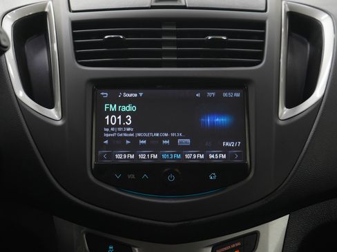 Used 2016 Chevrolet Trax LT w/ LT Convenience Package AWD/4WD image 17