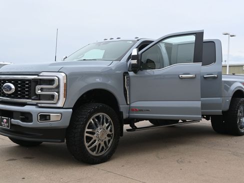 Used 2026 Ford F350 Platinum w/ Platinum Plus Package image 14