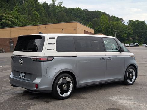 Used 2025 Volkswagen ID. Buzz Pro S Plus RWD image 9