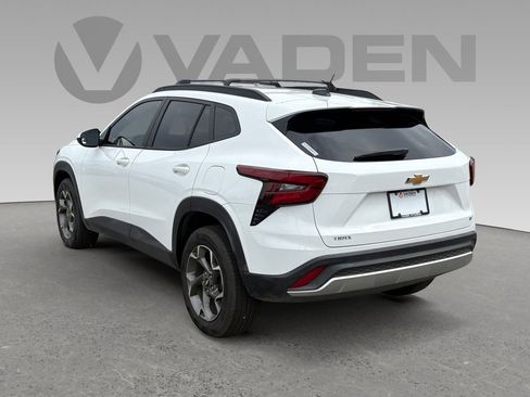 Used 2026 Chevrolet Trax LT FWD image 23