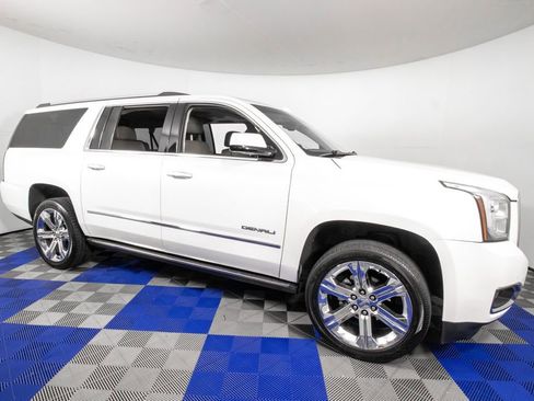Used 2019 GMC Yukon XL Denali w/ Denali Ultimate Package image 2