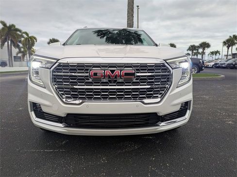 Used 2022 GMC Terrain Denali w/ Denali Premium Package image 9