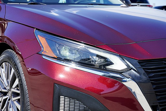 Used 2024 Nissan Altima 2.5 SV FWD image 12
