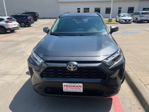 Used 2025 Toyota RAV4 XLE w/ Convenience Package FWD image 12