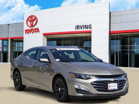 Used 2024 Chevrolet Malibu LT FWD image 2