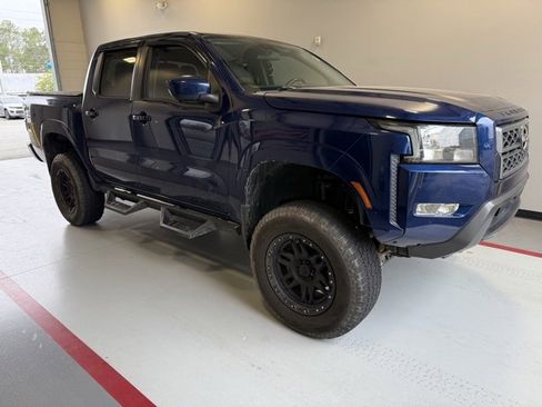 Used 2022 Nissan Frontier SV image 1