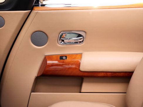 Used 2013 Rolls-Royce Phantom Drophead Coupe RWD image 11
