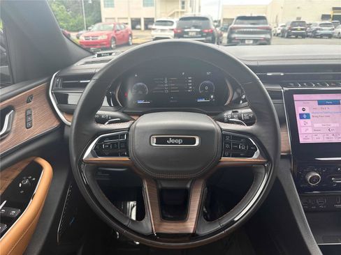 Used 2022 Jeep Grand Cherokee Summit w/ Luxury Tech Group V RWD image 15