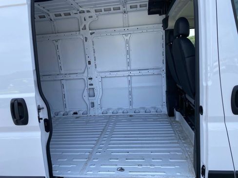 Used 2026 RAM ProMaster 2500 w/ Convenience Group FWD image 11