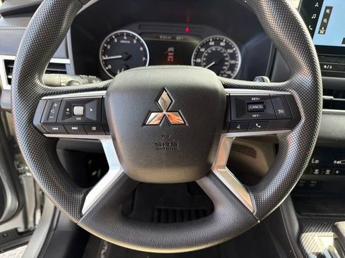 Used 2025 Mitsubishi Outlander ES FWD image 29