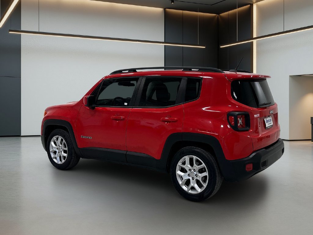 Used 2016 Jeep Renegade Latitude FWD image 3